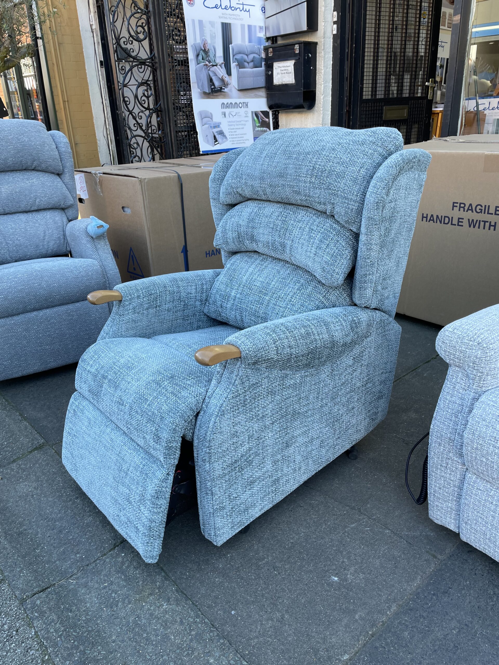 Celebrity Westbury Petite Electric Dual Motor Power Recliner in Weave Teal