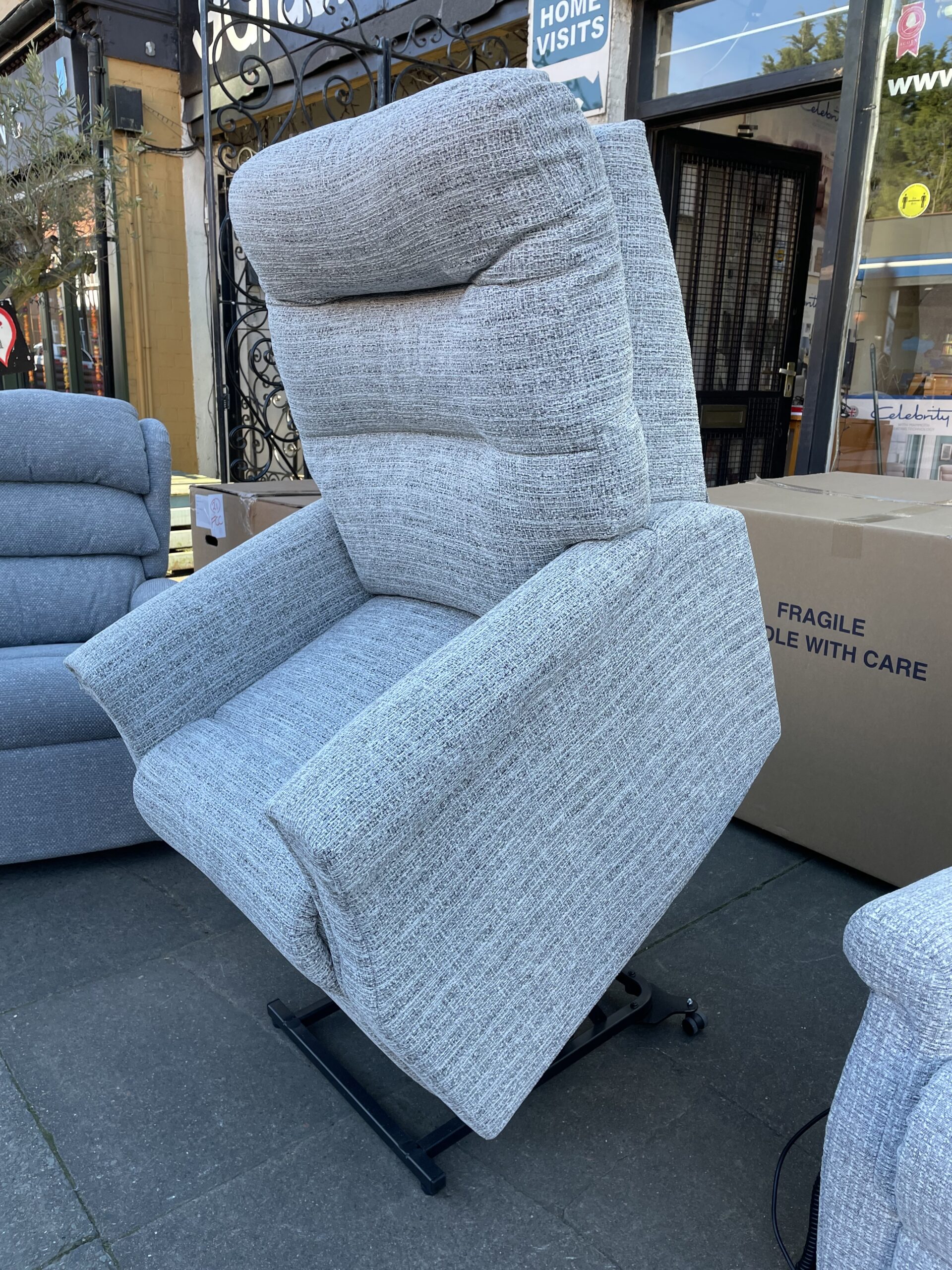 Celebrity Sandhurst Standard Size Dual Motor Riser Recliner in Lintel Moonstone