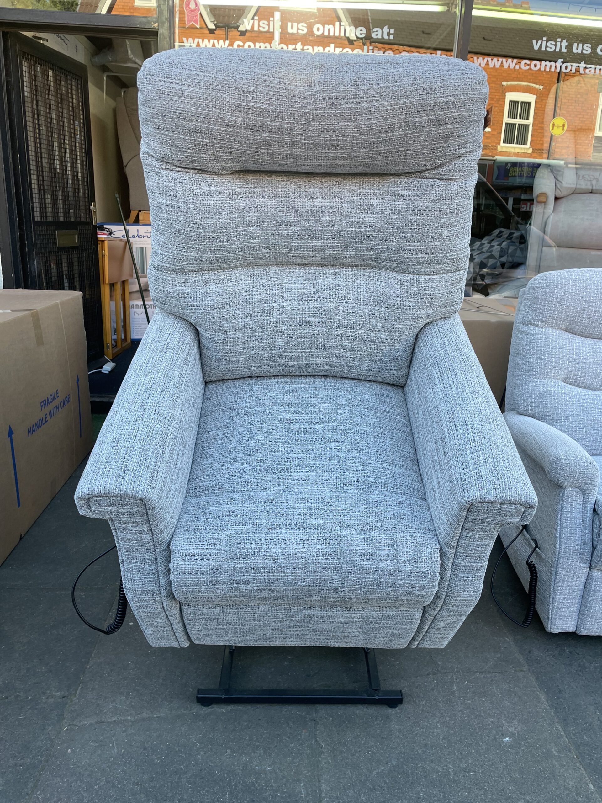 Celebrity Large Sandhurst Dual Motor Riser Recliner in Lintel Moonstone