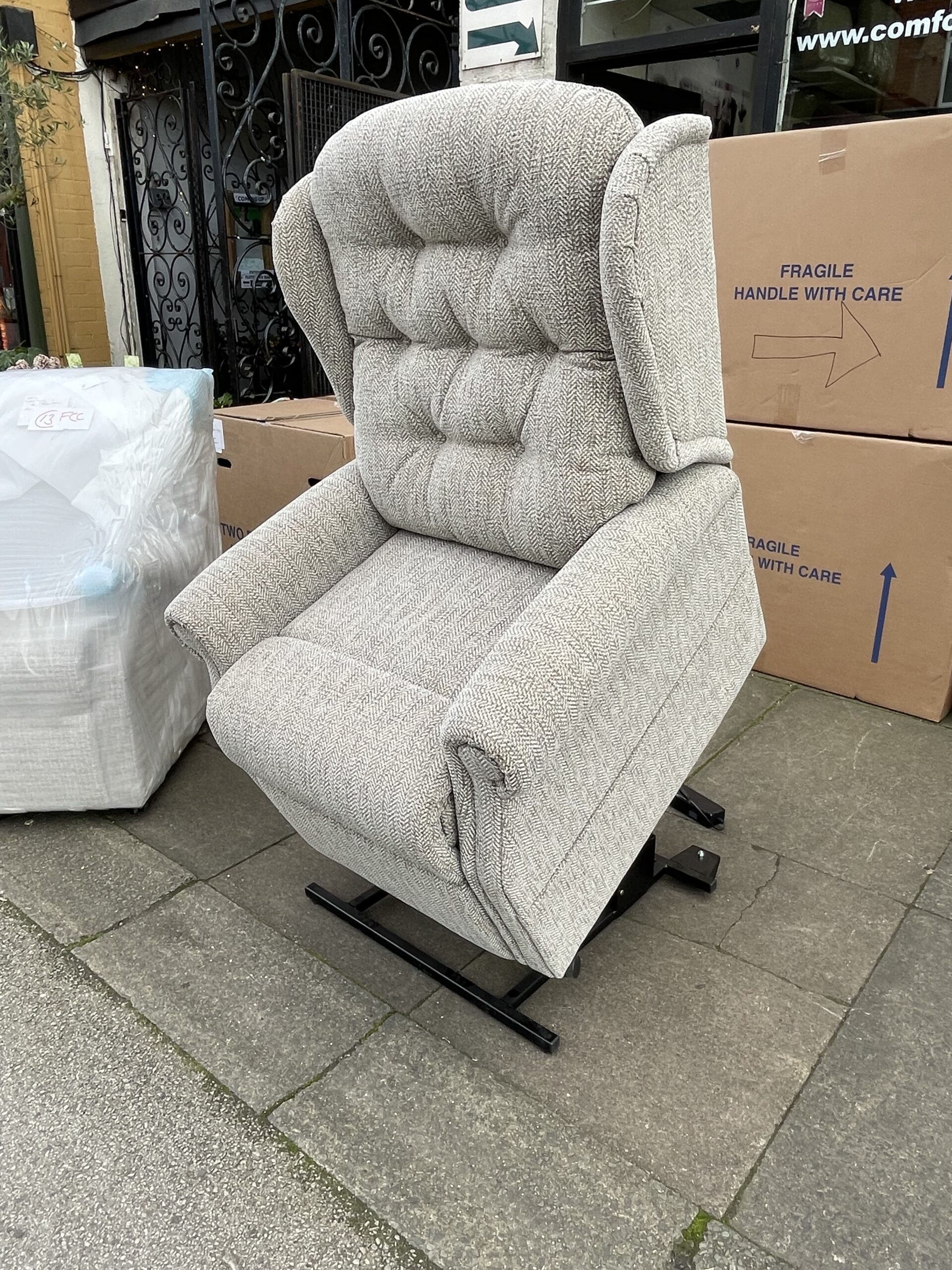 Celebrity Woburn Riser Recliner With Higher Leg Lift in Standard Size in Dalby Moss