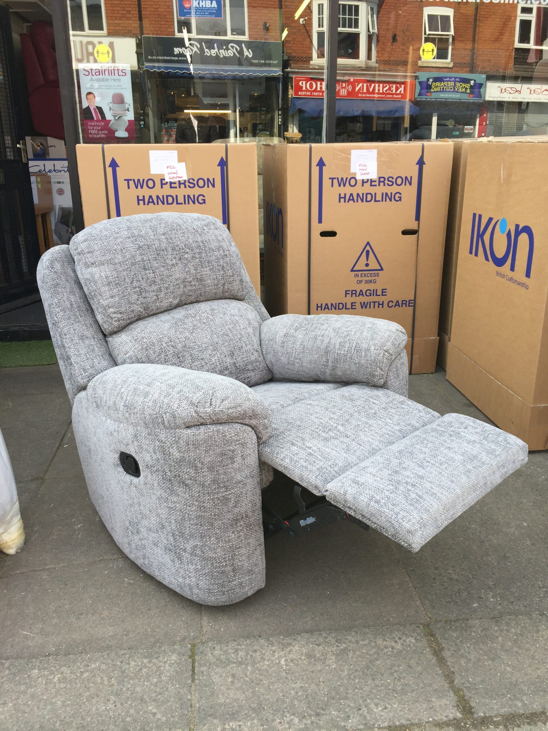 Celebrity Cambridge Manual Recliner in Weave Charcoal