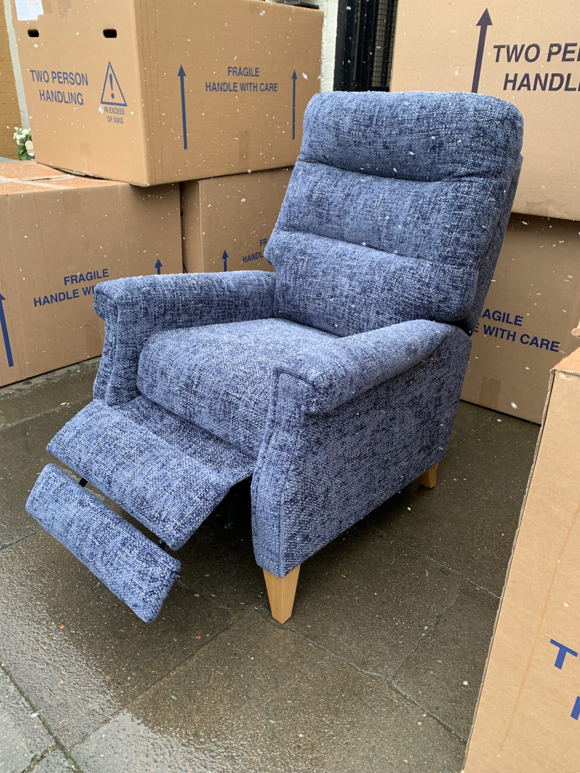 Celebrity Sandhurst Fireside Manual Legged Recliner in Midnight Blue